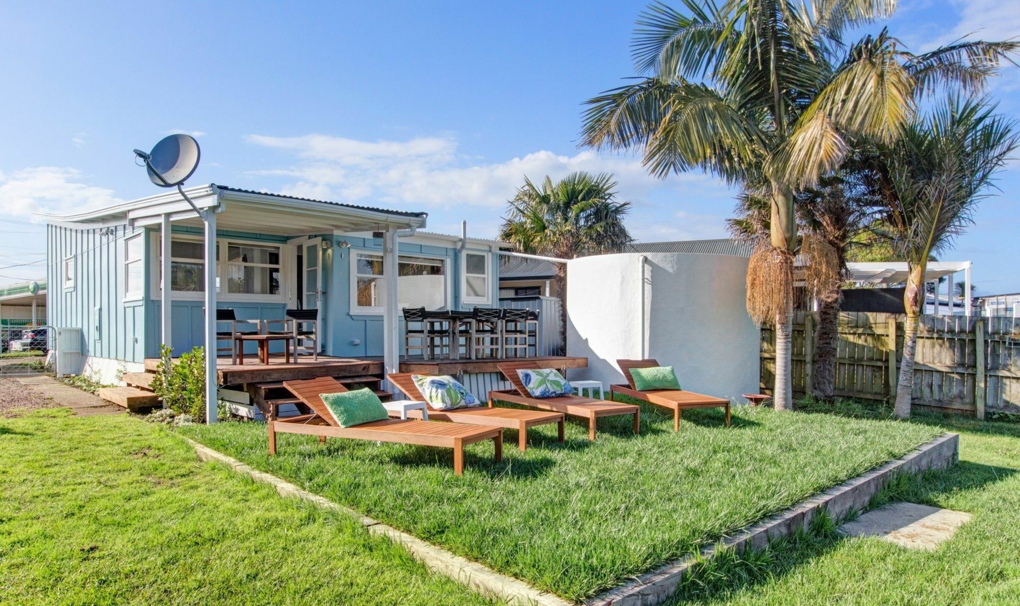 The Little Blue Bach In Oneroa Village By Waiheke Unlimited 외부 사진